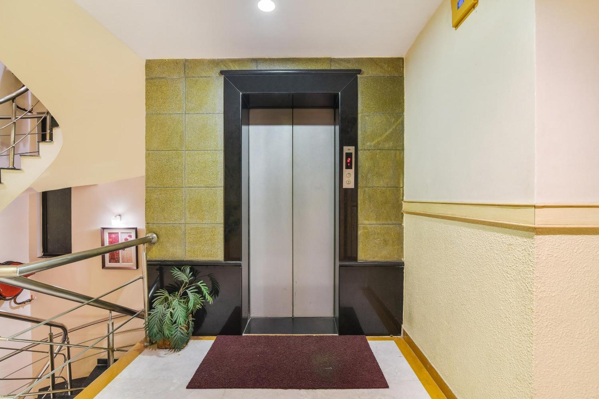 Hotel Super Capital O Grand Plaza à Coimbatore Extérieur photo