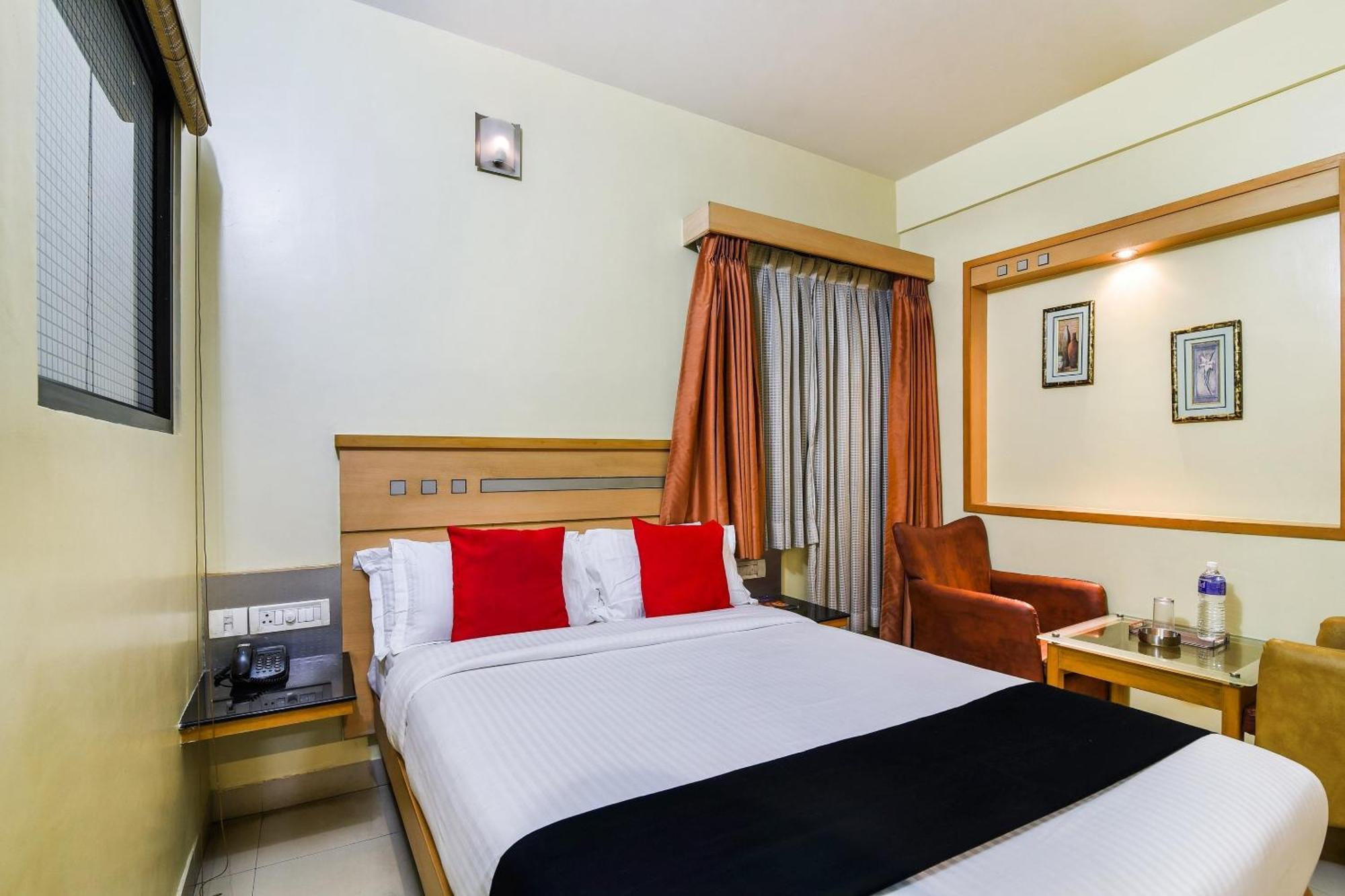 Hotel Super Capital O Grand Plaza à Coimbatore Extérieur photo