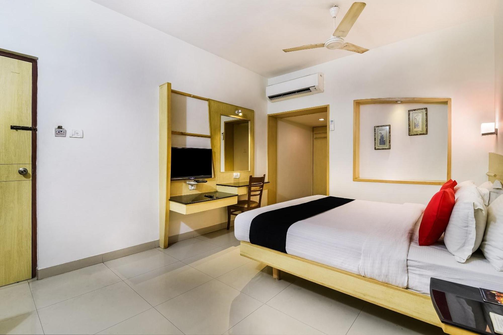 Hotel Super Capital O Grand Plaza à Coimbatore Extérieur photo