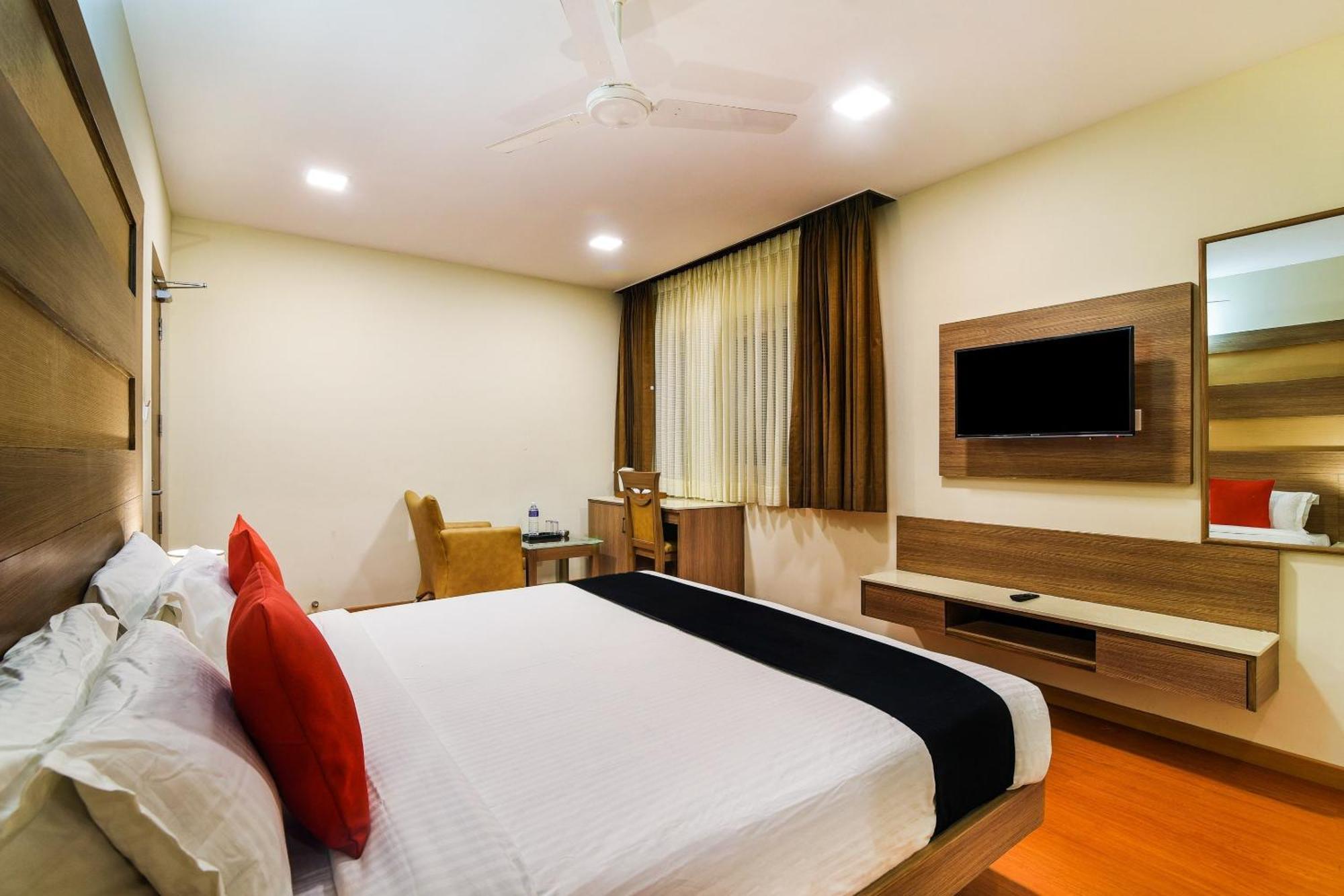 Hotel Super Capital O Grand Plaza à Coimbatore Extérieur photo