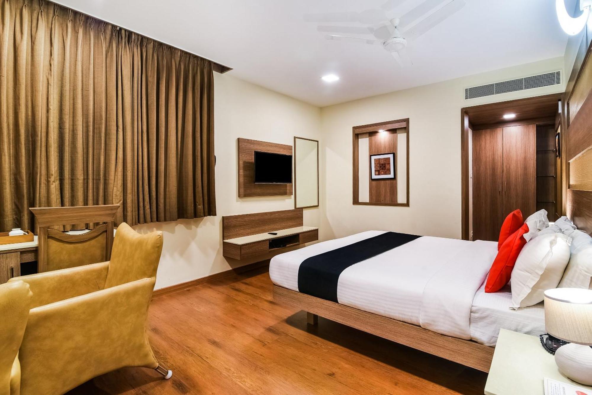 Hotel Super Capital O Grand Plaza à Coimbatore Extérieur photo
