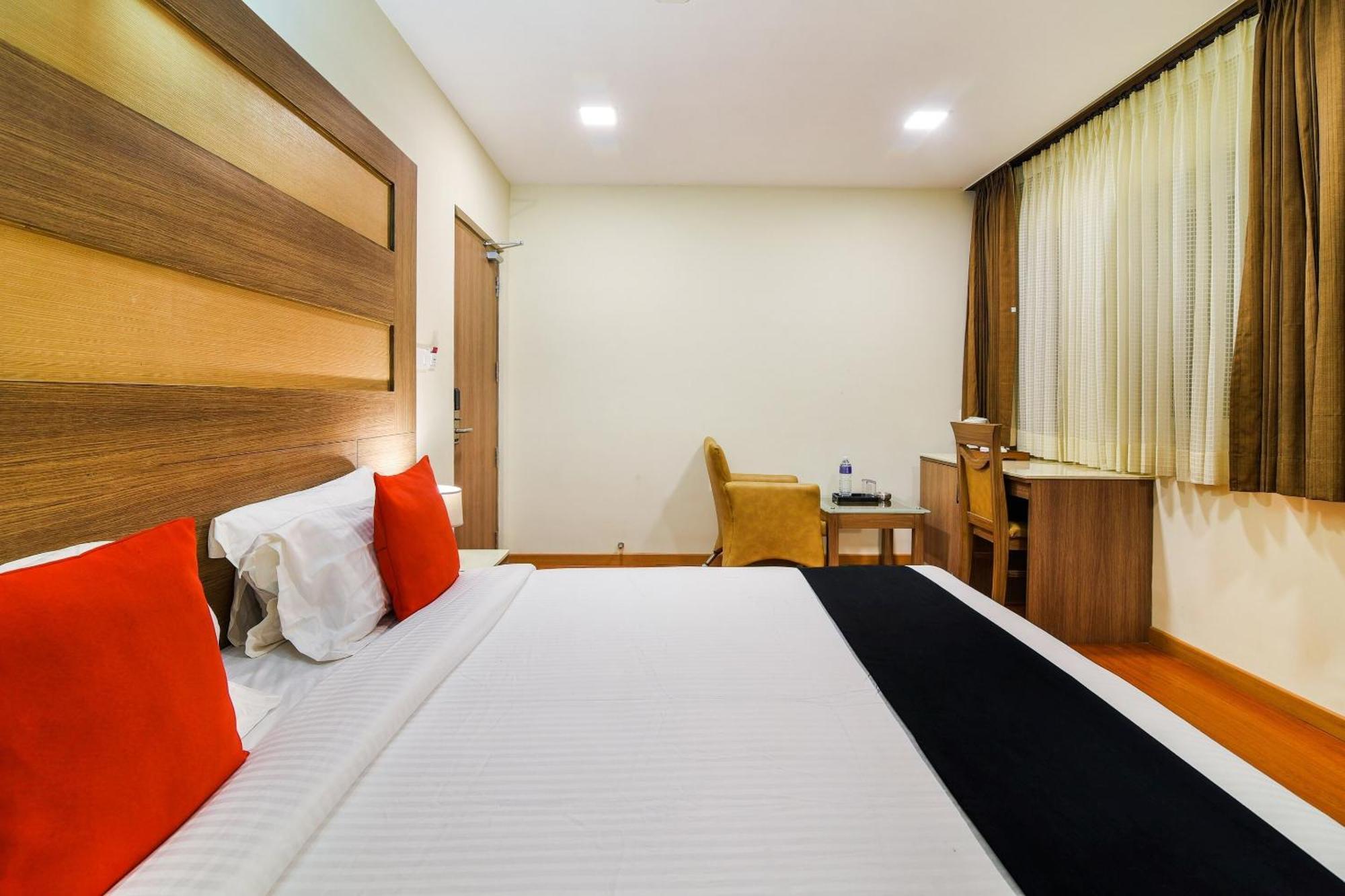 Hotel Super Capital O Grand Plaza à Coimbatore Extérieur photo