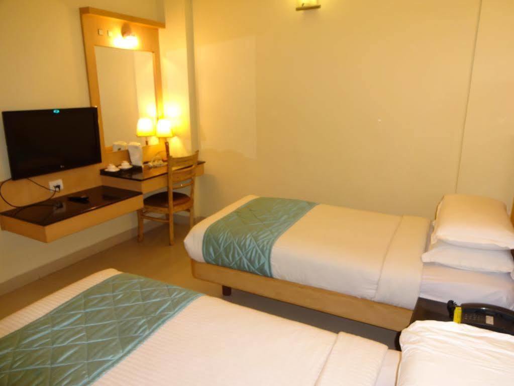 Hotel Super Capital O Grand Plaza à Coimbatore Extérieur photo
