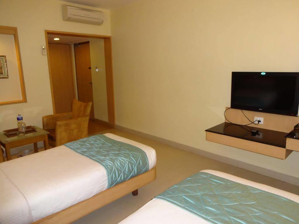 Hotel Super Capital O Grand Plaza à Coimbatore Extérieur photo