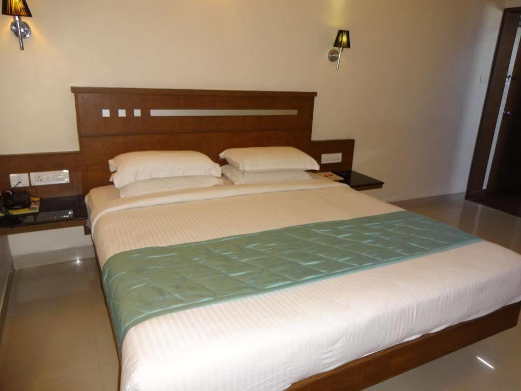Hotel Super Capital O Grand Plaza à Coimbatore Extérieur photo