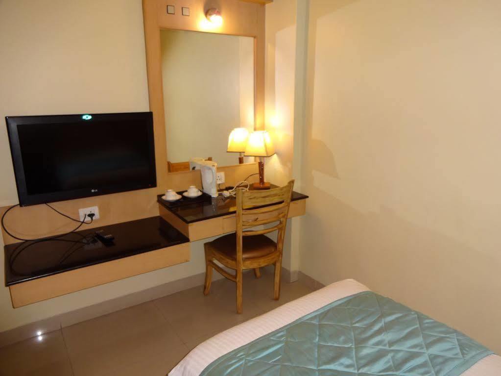 Hotel Super Capital O Grand Plaza à Coimbatore Extérieur photo