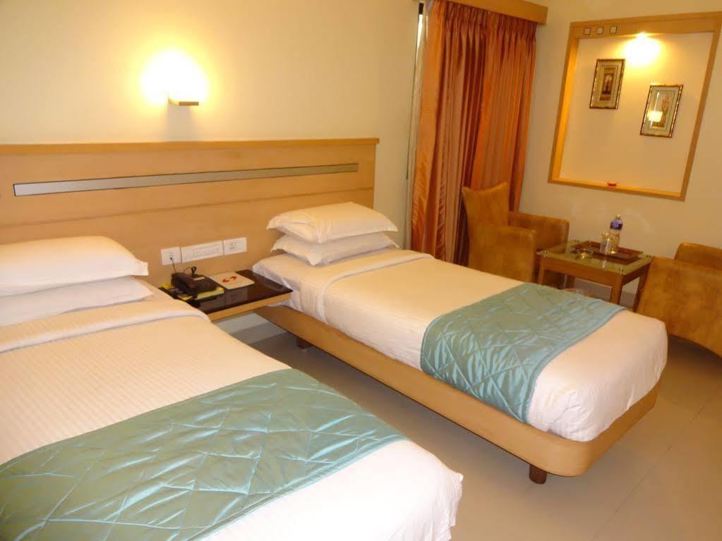 Hotel Super Capital O Grand Plaza à Coimbatore Extérieur photo