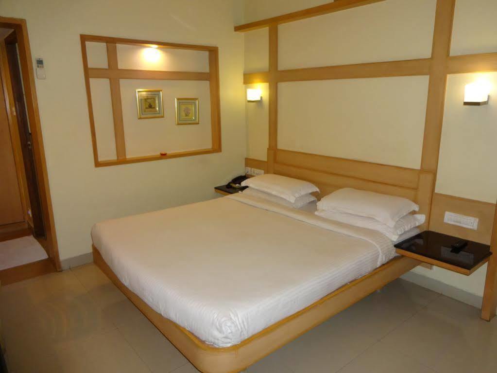 Hotel Super Capital O Grand Plaza à Coimbatore Extérieur photo
