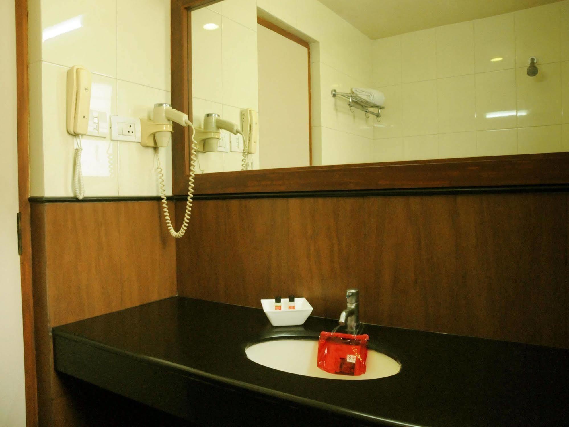 Hotel Super Capital O Grand Plaza à Coimbatore Extérieur photo